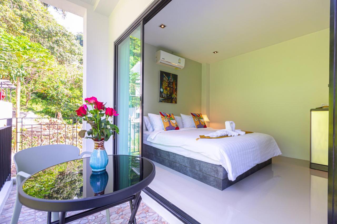 Rossarin Sea View Patong Hotell Exteriör bild
